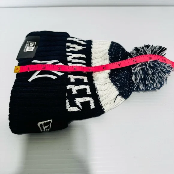 New Era MLB New York Yankees Blue and White Knit Beanie - Picture 7 of 7